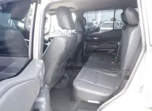 Toyota Land Cruiser Prado VX 2025