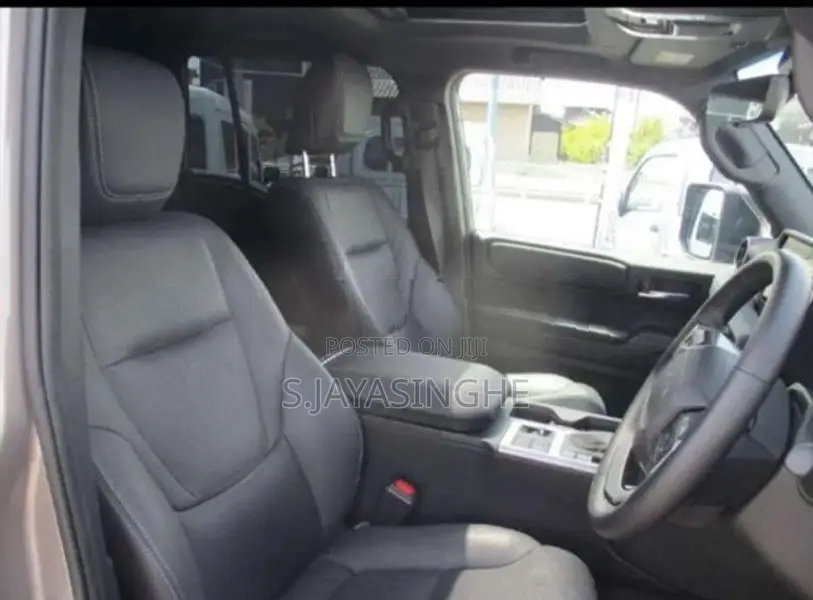 Toyota Land Cruiser Prado VX 2025