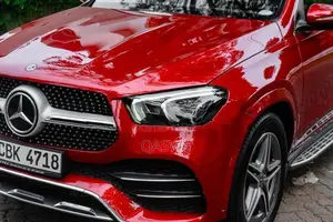 Mercedes Benz GLE 300D Premium + Teach Pack 2019