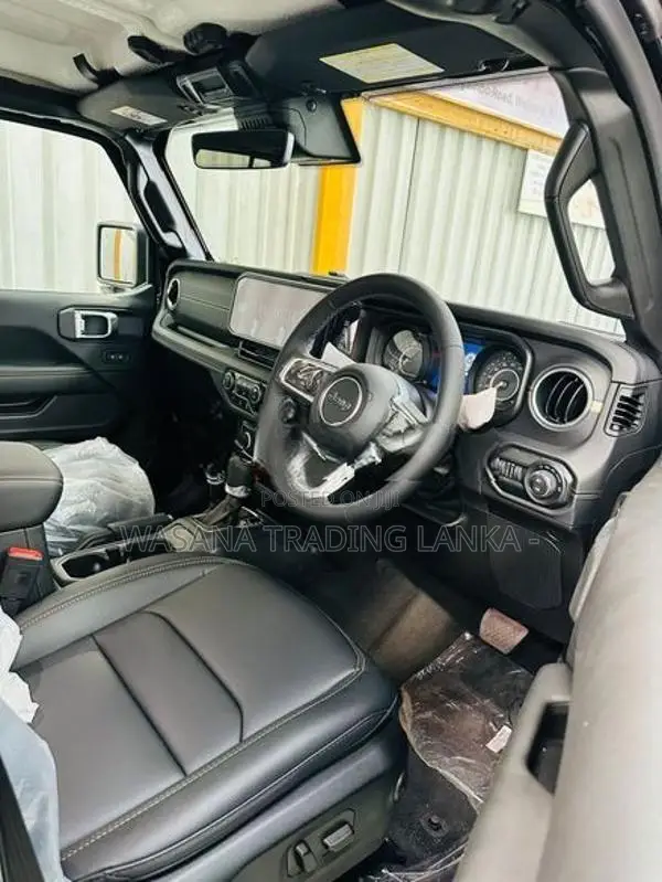 Jeep Wrangler Sahara 2025