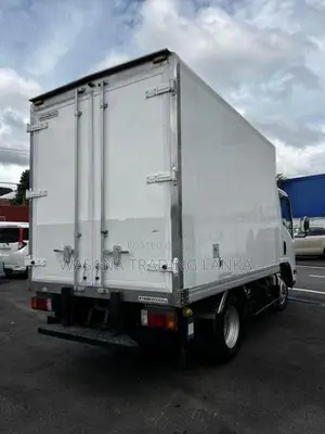 Isuzu Elf Freezer 2017