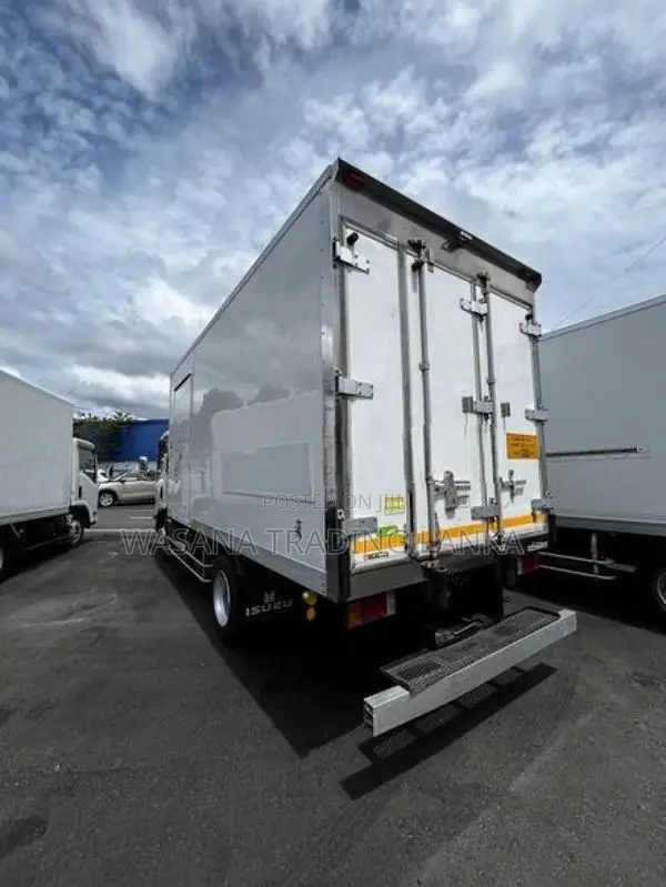 Isuzu Elf 2016