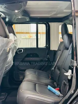 Jeep Wrangler Sahara 2025