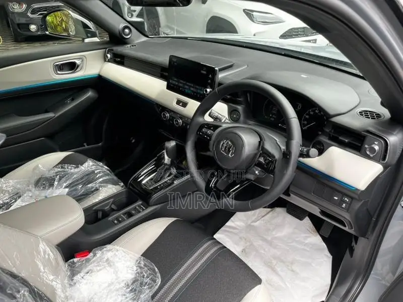 Honda Vezel ZPLAY PREMIUM 2025
