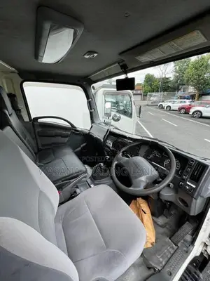 Isuzu Elf 2016