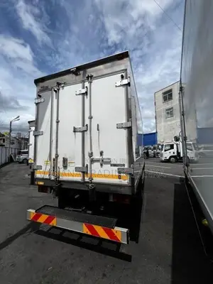 Isuzu Elf Freezer 2017