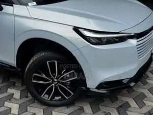 Honda Vezel Z PLAY PREMIUM 2025