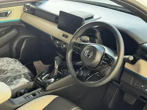Honda Vezel Z PLAY PREMIUM 2025
