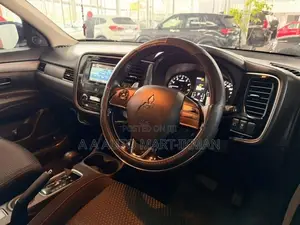 Mitsubishi Outlander Petrol 2015