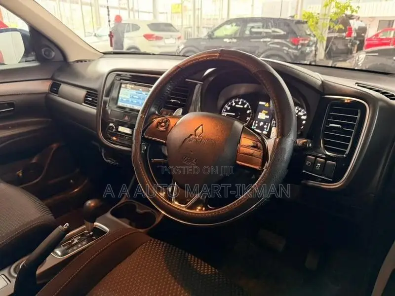 Mitsubishi Outlander Petrol 2015
