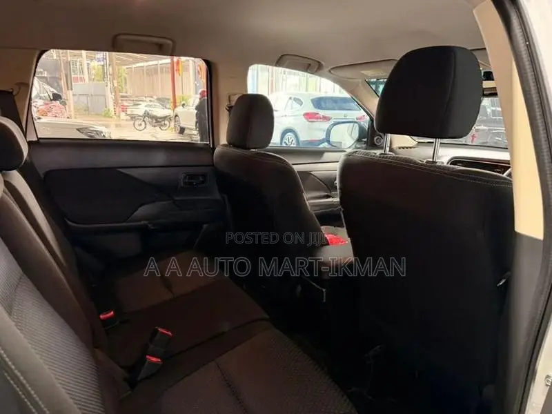 Mitsubishi Outlander Petrol 2015