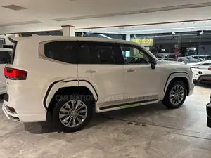 Toyota Land Cruiser 300 ZX Diesel 2026