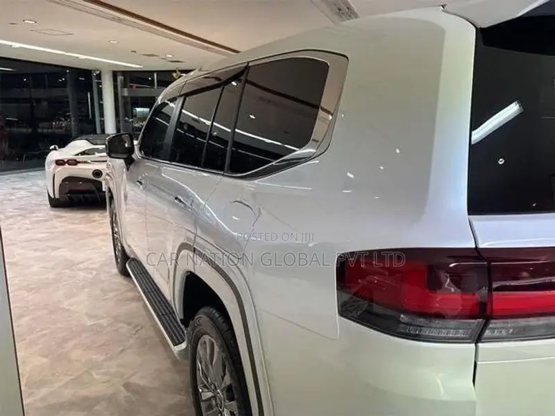 Toyota Land Cruiser 300 ZX Diesel 2026