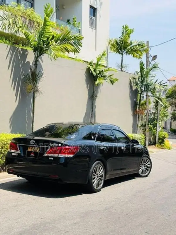 Toyota Crown Royal Saloon 2015