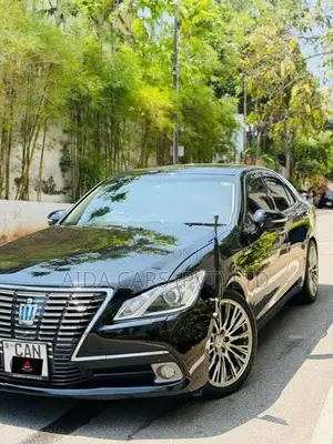 Toyota Crown Royal Saloon 2015