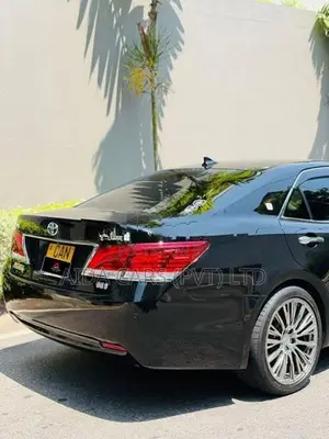Toyota Crown Royal Saloon 2015