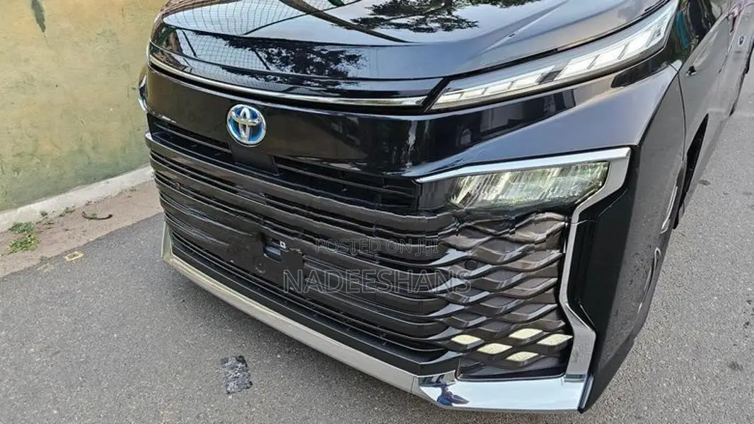 Toyota Voxy SZ HYBRID 2024