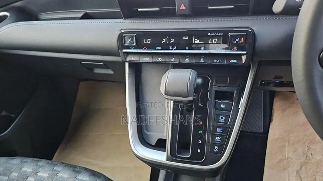 Toyota Voxy SZ HYBRID 2024