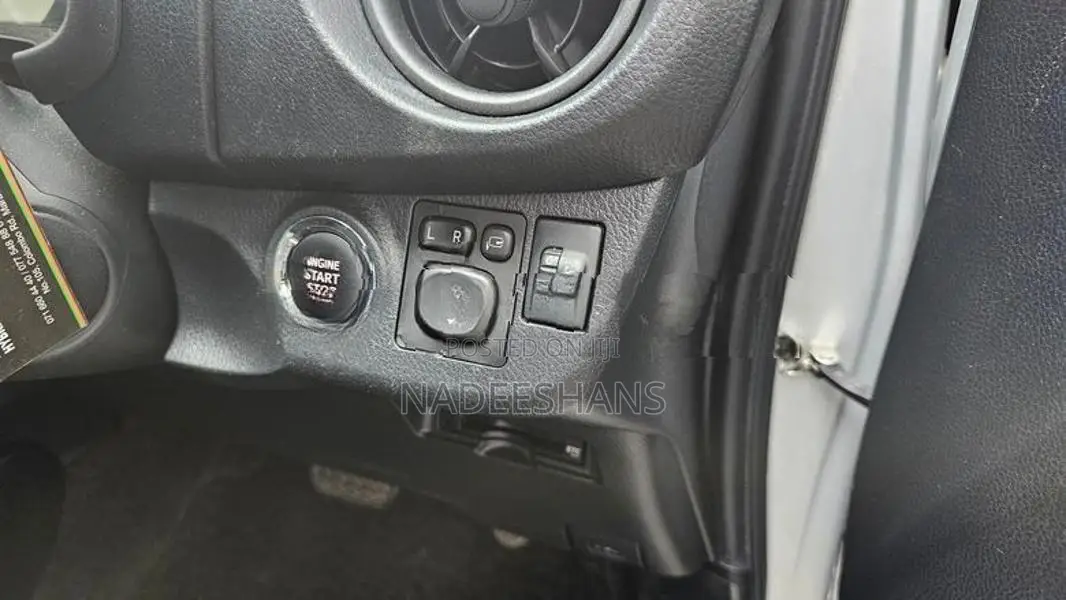 Toyota Vitz KSP130 SAFETY 2017