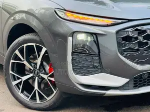 Audi Q3 SUV E-HYBRID 2026
