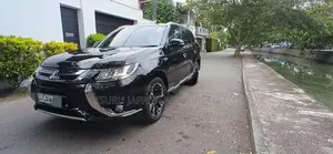 Mitsubishi Outlander NAVI PREMIUM PHEV 2016