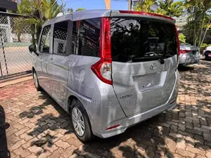 Toyota Roomy X 2024