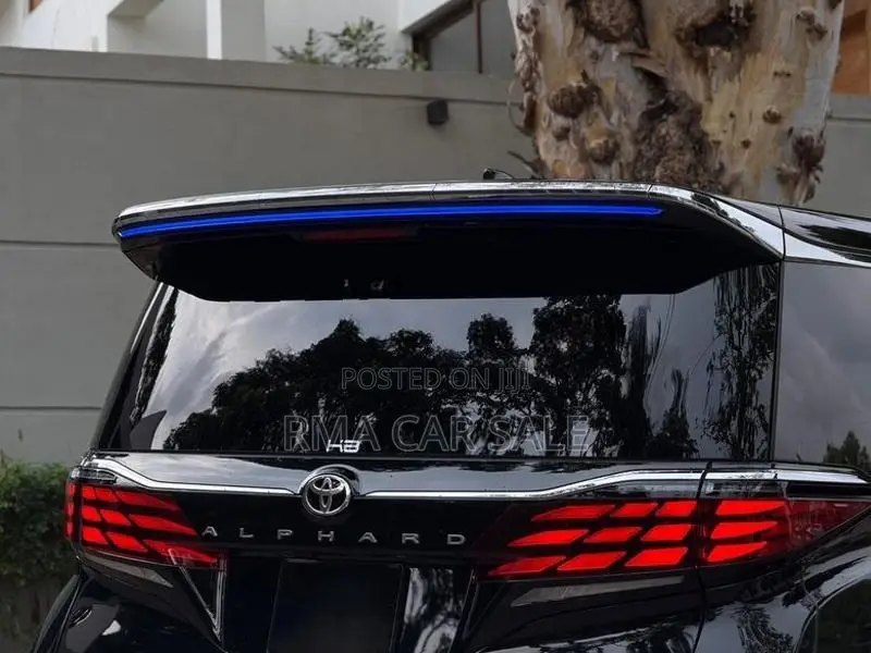 Toyota Alphard Executive lounge 2025