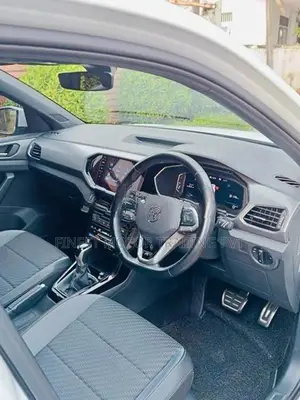 Volkswagen T-Cross R -LINE JAPAN 2024