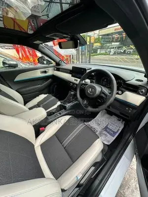 Honda Vezel Z PLAY MOONROOF 2025