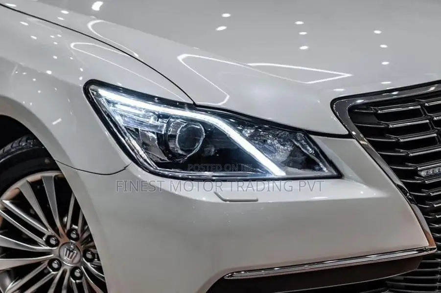 Toyota Crown Royal Saloon 2020