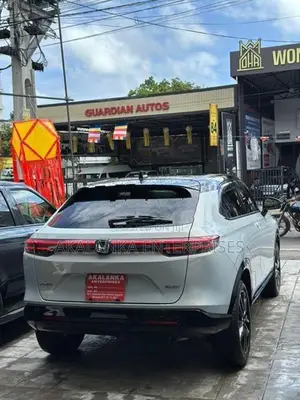 Honda Vezel Z PLAY MOONROOF 2025