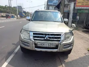 Mitsubishi Montero CENTER SPARE WHEEL 2007