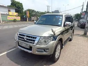 Mitsubishi Montero CENTER SPARE WHEEL 2007