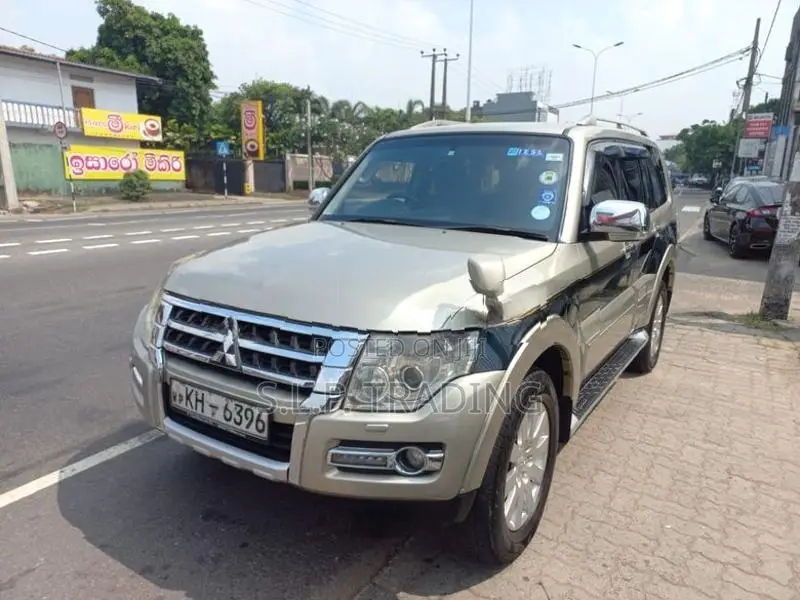 Mitsubishi Montero CENTER SPARE WHEEL 2007