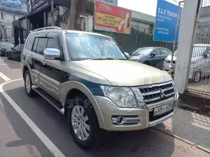 Mitsubishi Montero CENTER SPARE WHEEL 2007