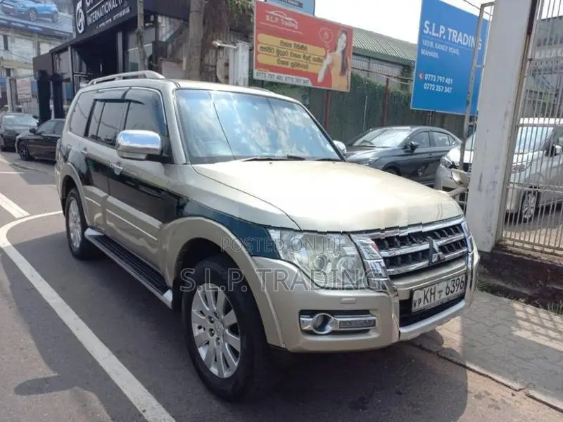 Mitsubishi Montero CENTER SPARE WHEEL 2007