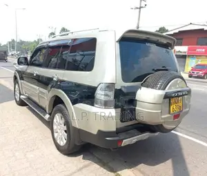 Mitsubishi Montero CENTER SPARE WHEEL 2007