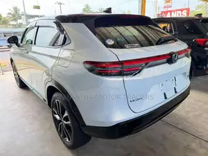 Honda Vezel Z Play Moonroof 2024