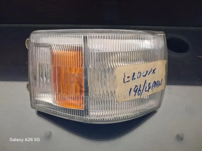 Nissan Caravan E24 VX Signal Lamp RH