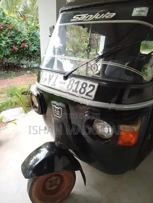 Bajaj RE 2015