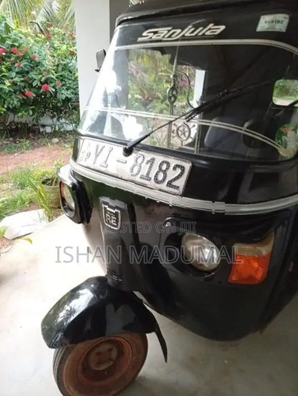 Bajaj RE 2015