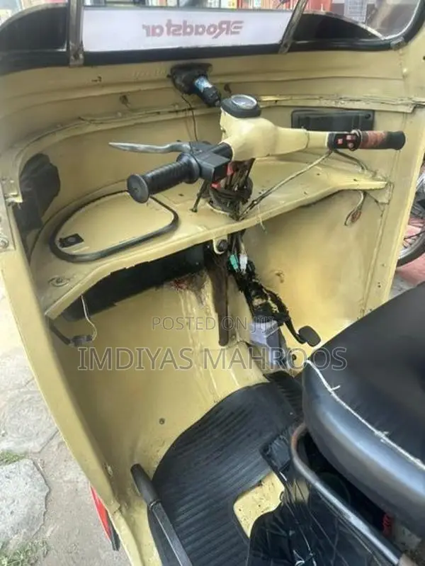 Bajaj RE 2000