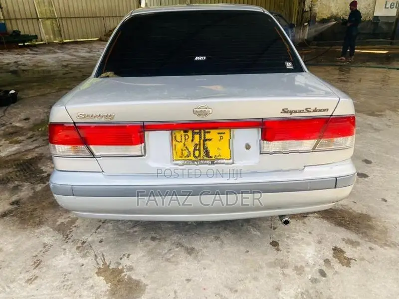 Nissan Sunny Super Saloon 2000