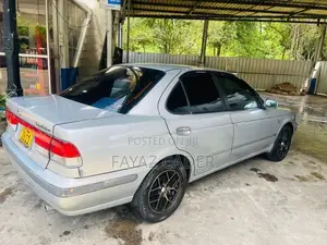 Nissan Sunny Super Saloon 2000