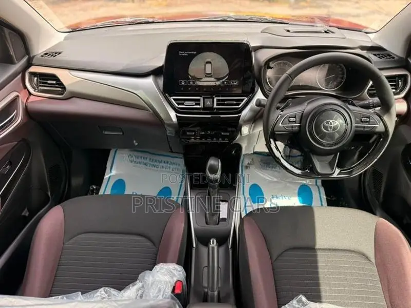 Toyota Urban Cruiser Taisor V Dual Tone 2026