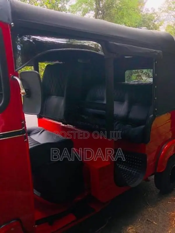 Bajaj RE 2015