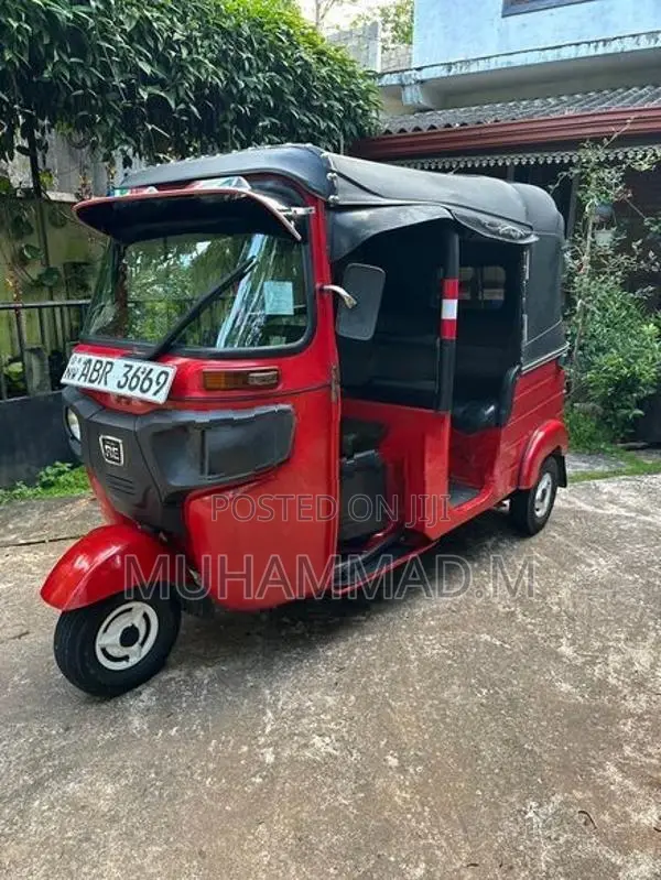 Bajaj RE 2018