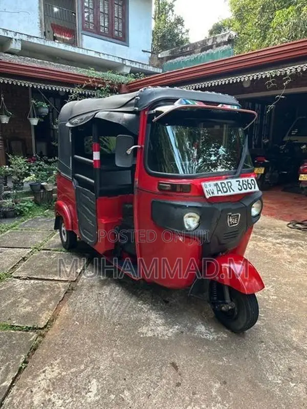Bajaj RE 2018