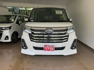 Toyota Roomy Custom GT 2025