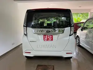 Toyota Roomy Custom GT 2025